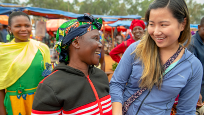 A Peace Corps volunteer talks to a community member in Tanzania. Students can learn more about Peace Corps service and the new certificate program available to Nebraska students at the launch event Sept. 28. // Photo Credits: © PEACE CORPS, Tanzania