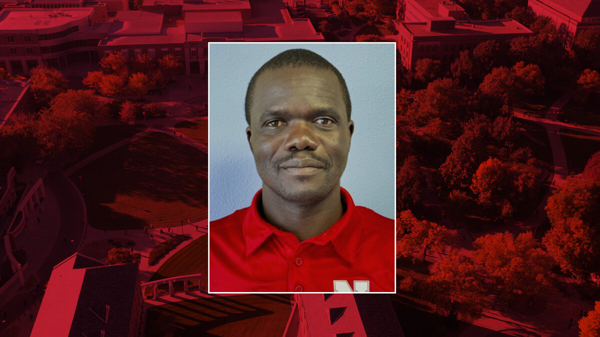 Aula on red background