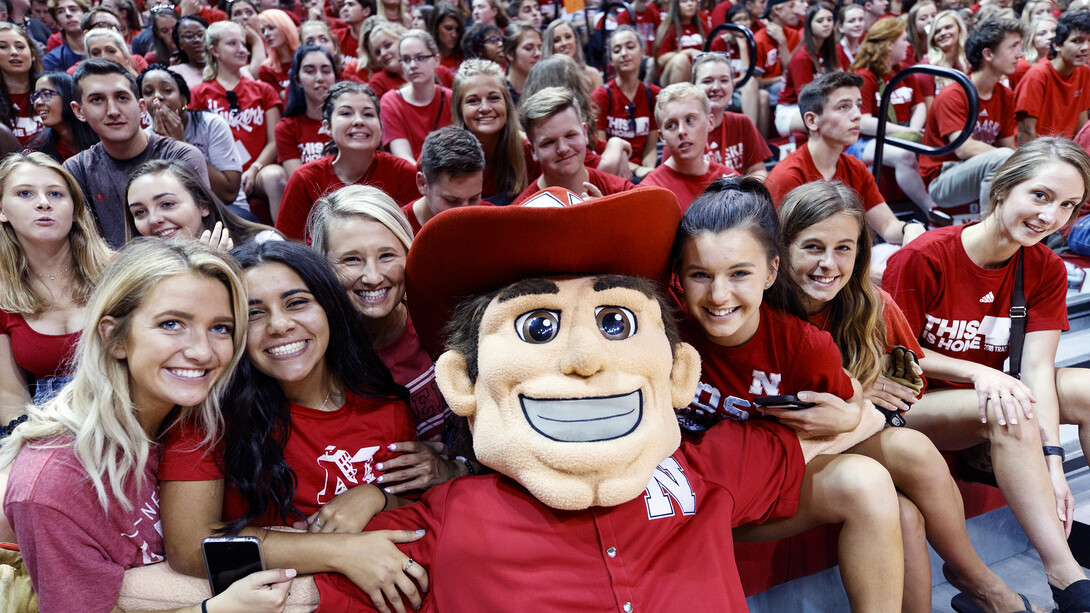 Herbie Husker poses with the crowd during New Student Convocation at the Devaney Center on Aug. 17.