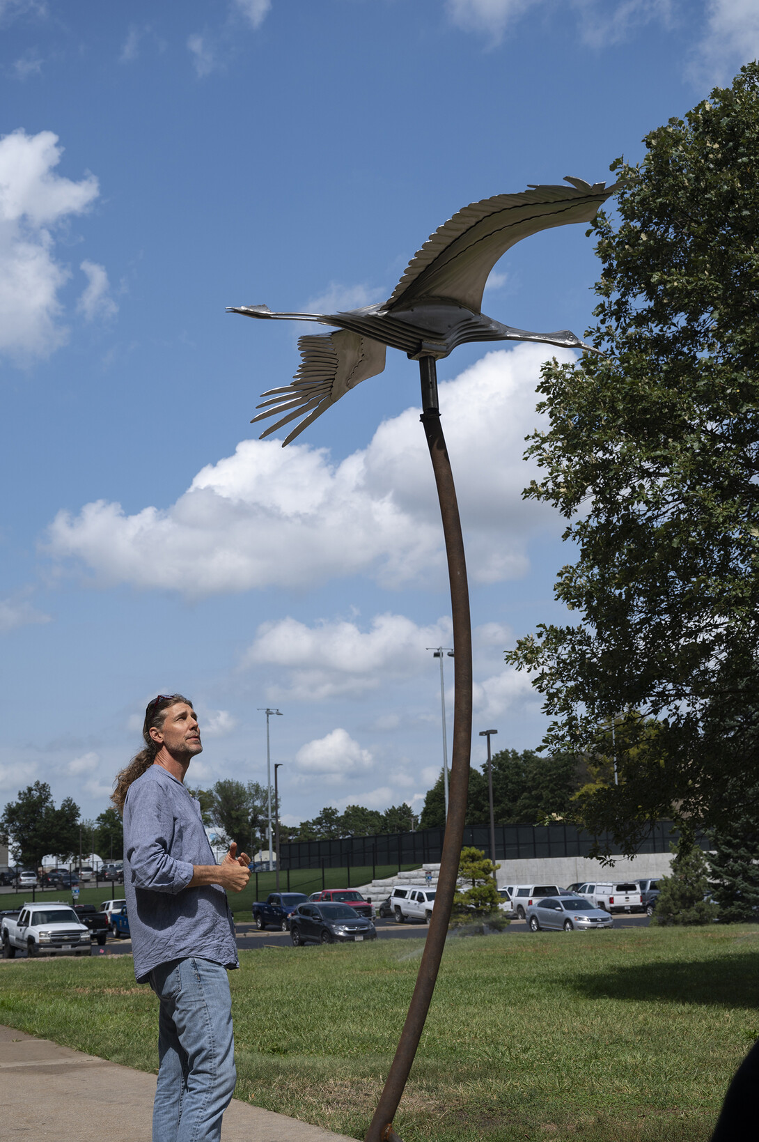 Tiimo Mäng and his stainless steel crane sculpture