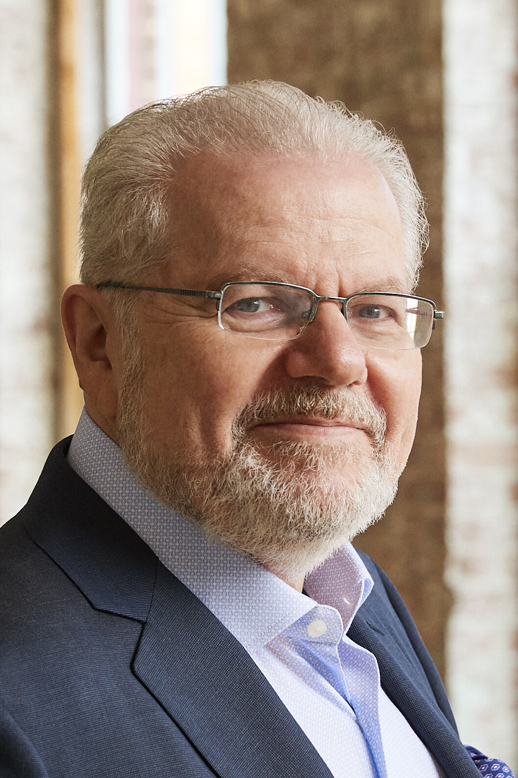 Color portrait of Emanuel Ax