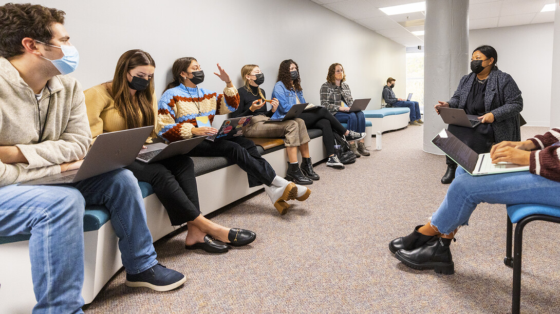 Nebraska’s Jemalyn Griffin (right, in gray) works with students in the Jacht Ad Lab on Nov. 1 in the College of Journalism and Mass Communication’s Experience Lab space. The area is a new student space on the third floor of the Children’s Museum next to Andersen Hall. 