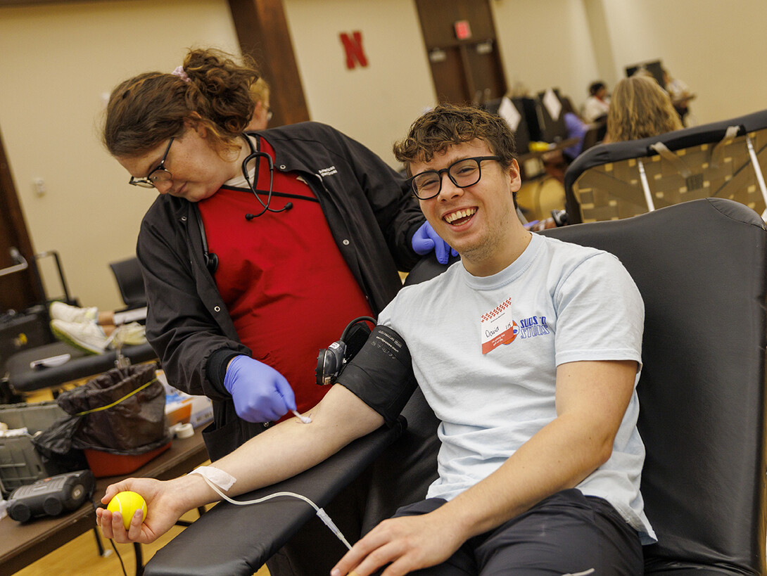 A student at the University of Nebraska–Lincoln prepares to donate blood during the Homecoming Blood Drive, September 27, 2022. [photo: Students Affairs Marketing & Communication]