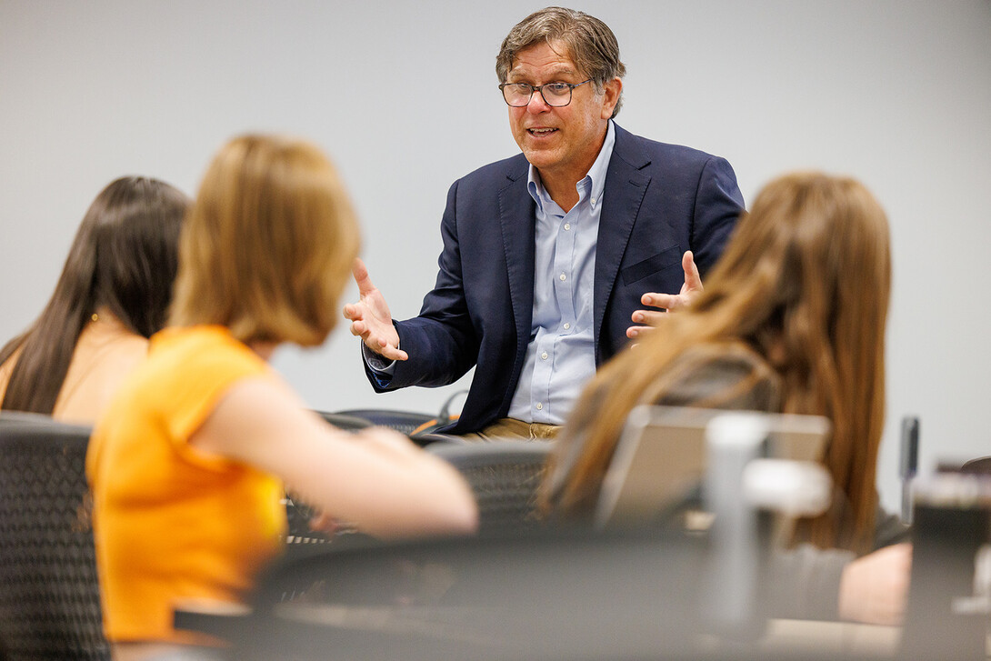 Will Thomas talks to students in the Digital Legal Research Lab.