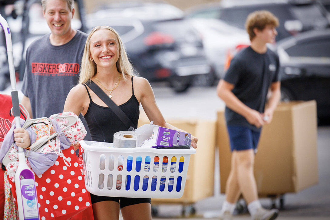 Carley Schroeder of Omaha, carries the last of her belongings into Smith Hall.
