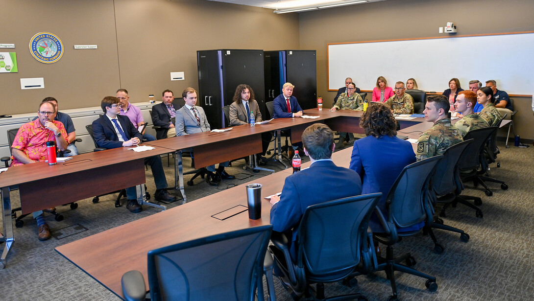 A group of students meets with STRATCOMM officials in the briefing room.