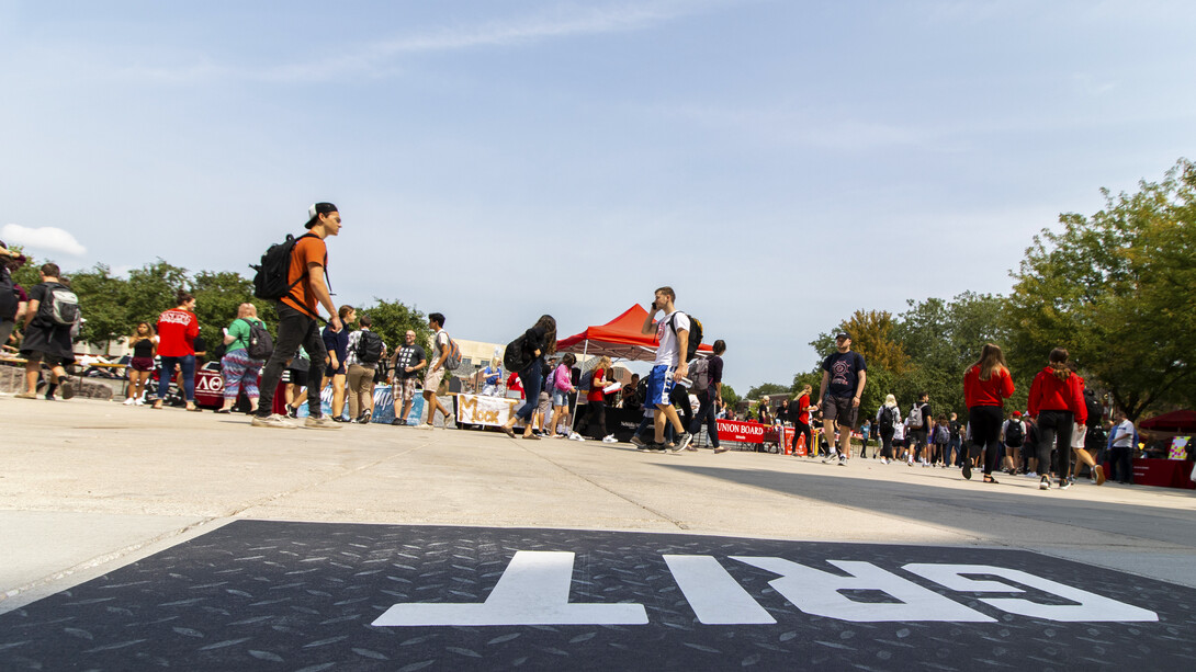 A "grit" sidewalk sign rests at the north entrance to the Nebraska Union as students take part in the Club Fair on Aug. 22.