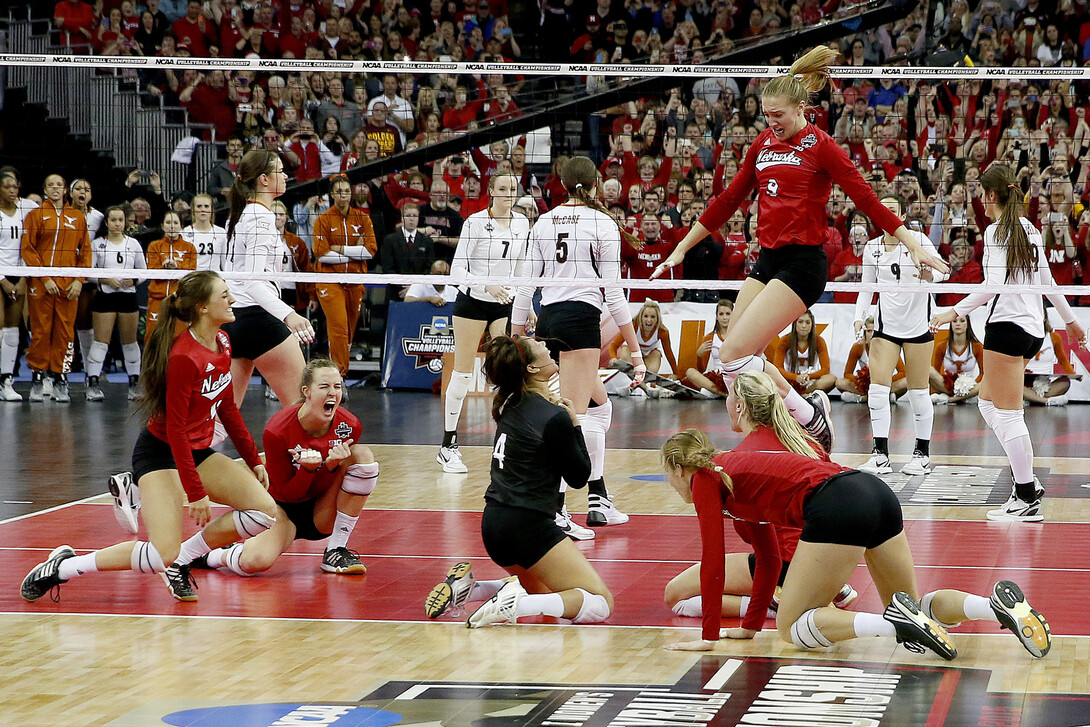 Huskers celebrate after winning the 2015 National Championship