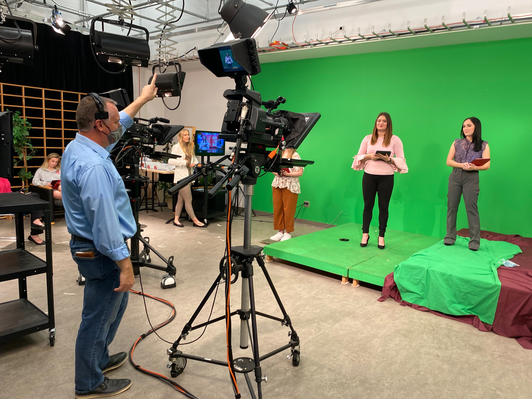 Anchors Kloee Sander, left, and Hallie Gutzwiller prepare for the Nebraska Nightly show open. Faculty liaison Brian Petrotta provides a countdown.
