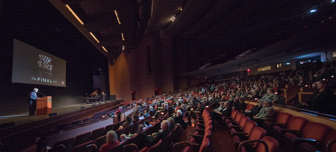 Perlman addresses the crowd at "The Final Perl" at the Lied Center for Performing Arts.