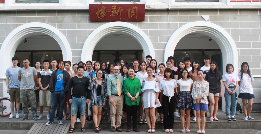 Joe Weber and his Shanghai University of Finance and Economics class