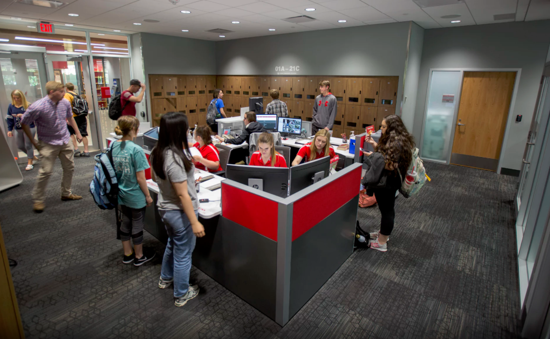 students checking in for exams at the digital learning commons