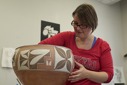 Graduate Student Shalya Marsh recreates a dough bowl from the Zia Pueblo of the Southwest U.S., originally made in about 1890. Photo by Michael Reinmiller.