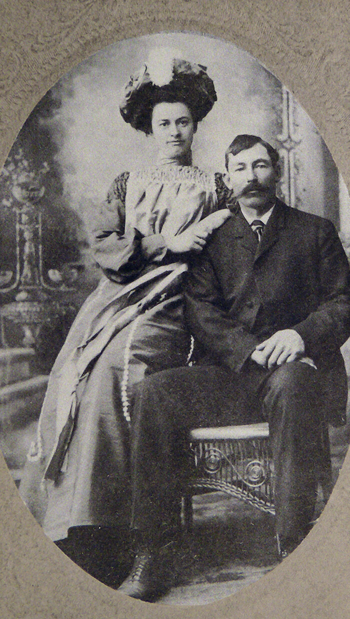 Gert and Bert Snyder, 1903.